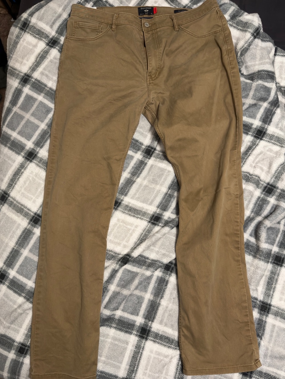 Dockers Straight Fit Chinos in Tan
